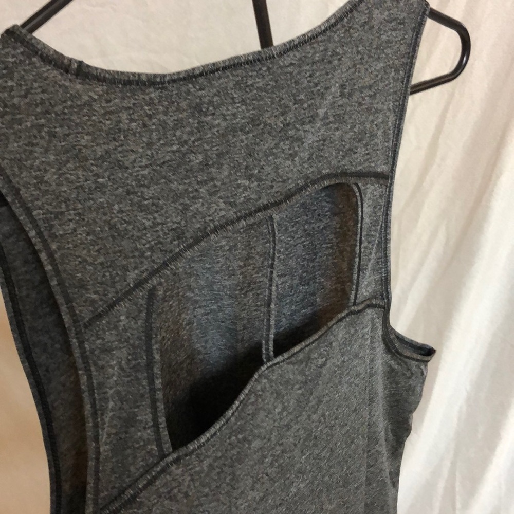 NWT Puma dark grey lightweight tank w back cut out - Picture 5 of 7